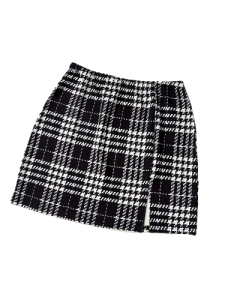 Chic Houndstooth: Bodycon Mini Skirt with Split Hem for Spring & Summer
